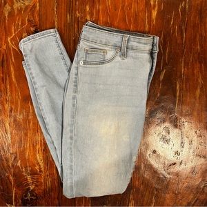 Size 8 Women’s light-wash skinny jeans